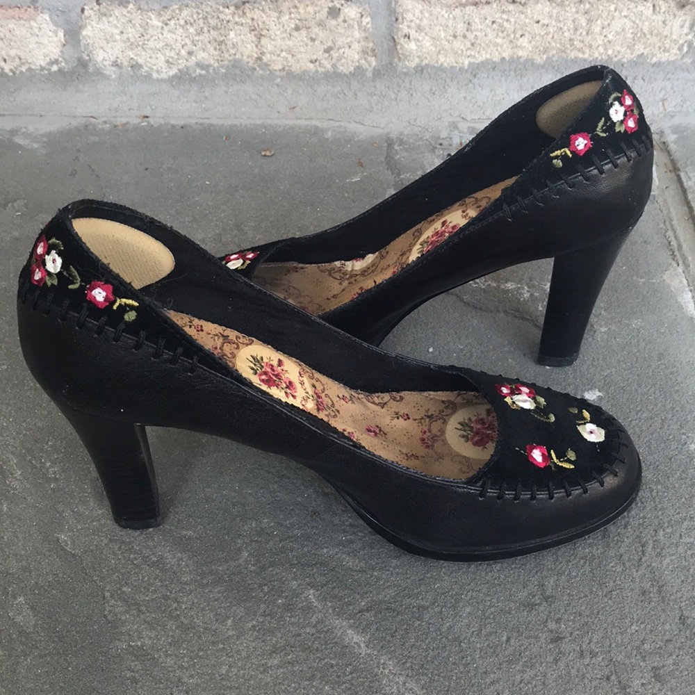 Black leather Seychelles pump